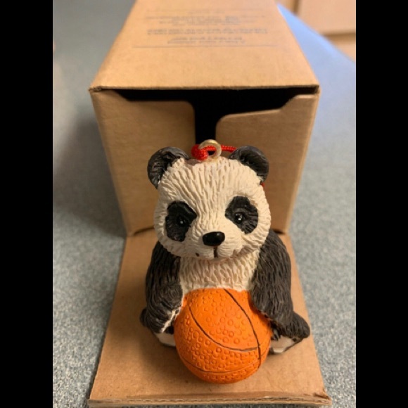 ORNAMENT•VINTAGE AVON PANDA 🐼🏀1998 ORNAMENT🎄 - Picture 1 of 3